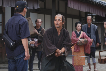 【第48回日本アカデミー賞】1館から上映スタートした『侍タイムスリッパー』最優秀作品賞を受賞！安田淳一監督が涙のスピーチ 画像