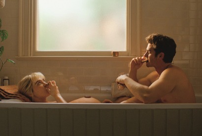 2人の悲喜こもごもを映し出す『We Live in Time この時を生きて』ロングタイム予告 画像