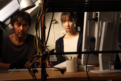 阿部寛＆菜々緒の張り詰めた緊張感…『キャンドルスティック』場面写真 画像