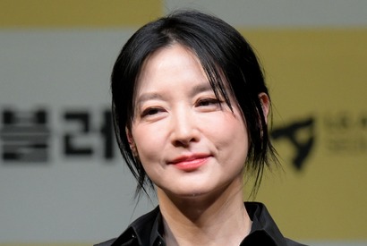 女優イ・ヨンエ、32年ぶりの舞台復帰に意気込み。「親としての経験が役者として大きな栄養分に」 画像