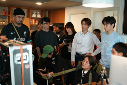 Snow Man向井康二、タイでクランクイン「DatingGame」Marchと息の合った演技 画像