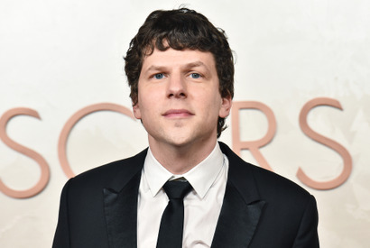 ジェシー・アイゼンバーグ、次の監督作はA24のミュージカルコメディ！ジュリアン・ムーアら出演 画像