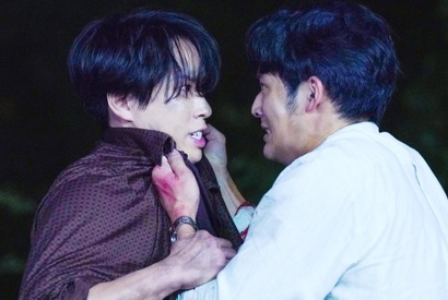 水上恒司＆宮舘涼太が睨み合う…『火喰鳥を、喰う』場面写真 画像