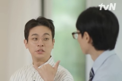 俳優パク・ジョンミン、視力を失った父に贈る声の物語。小さな出版社から生まれた大きな親孝行 画像