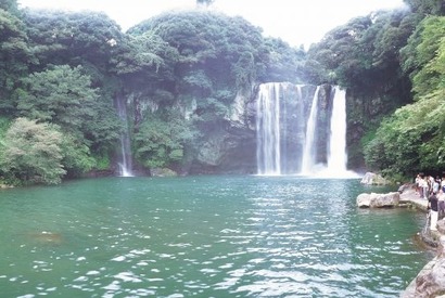 夏の旅行に必見／済州島でゼッタイ見るべき「2つの壮大な瀑布」 画像