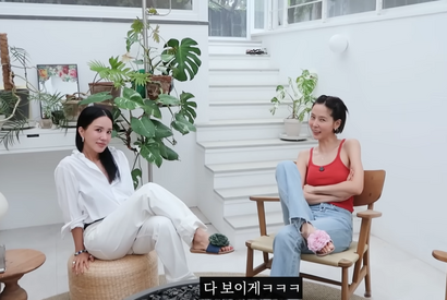 55歳女優オム・ジョンファ、愛犬と二人暮らしの“5億円超え”庭付き豪邸を紹介！ 画像