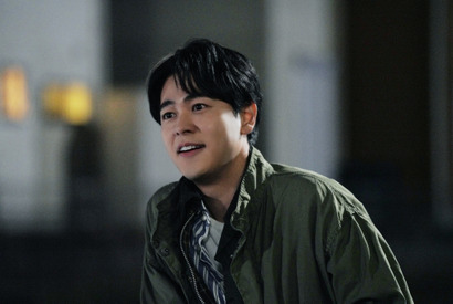 成田凌、堺雅人の“恋のライバル”に『平場の月』ノスタルジックなビジュアルも 画像