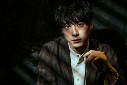 「めっちゃ泣ける」「オッパ呼び、やばすぎ」坂口健太郎、BLACKPINKリサと「Dream」MVで共演 画像