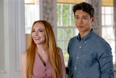 パパとママの運命の出会い？『シャッフル・フライデー』本編シーン解禁 画像