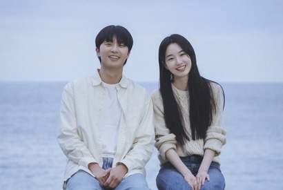 ついに“ツーショット”解禁！パク・ソジュン主演の新ドラマが切り取った「青春の一時」 画像