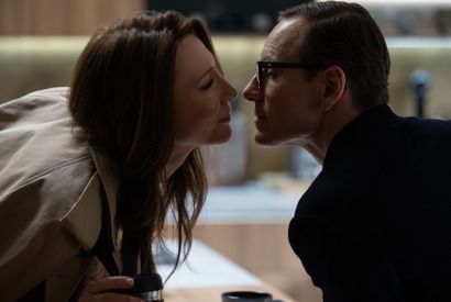 マイケル・ファスベンダー「“何か隠している？”と感じさせる」夫婦の会話に言及『ブラックバッグ』インタビュー映像 画像