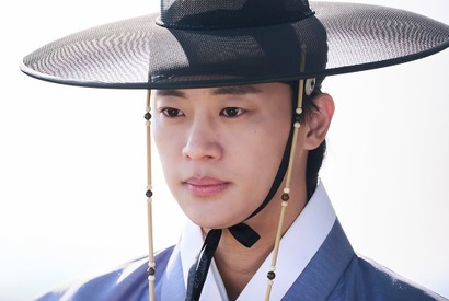 イ・シニョンが新ドラマでカン・テオのいとこ役として廃位された王子に挑む 画像