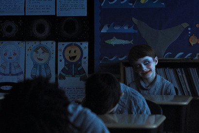 謎がさらに深まる場面写真が到着！ 世界興収389億円超え考察ミステリー『WEAPONS／ウェポンズ』 画像