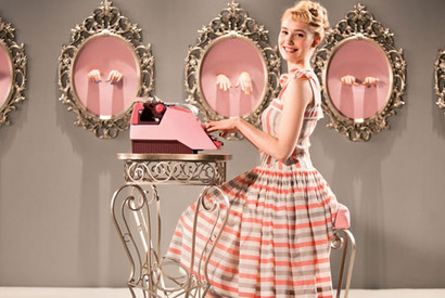 50年代ファッション満載の『タイピスト！』　コラボアイテムが続々と登場 画像