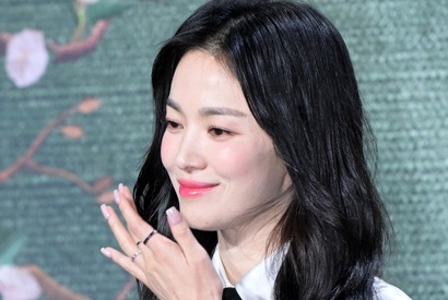 ソン・ヘギョ、「毎年若返る」の声続出…誕生日写真に称賛の嵐 画像
