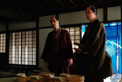 「とても良いオタク仕草」…定信が蔦重に伝えた想いに感動の声続々「べらぼう」47話 画像