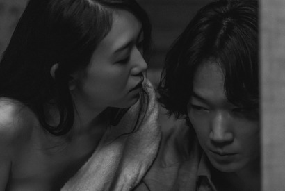 咲耶＆田中麗奈ほか、小説家“綾野剛”を翻弄する女性たち『星と月は天の穴』新場面写真＆特別映像 画像