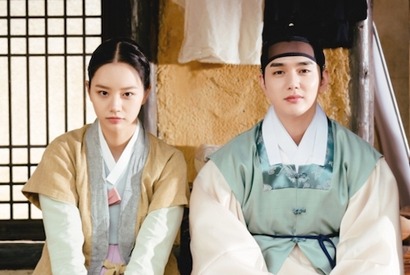 『花が咲けば、月を想い』の“お似合いすぎる”ツーショット公開。放送が待ち遠しい！【PHOTO】 画像