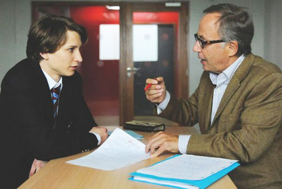 【予告編】フランスを魅了した美少年…『危険なプロット』 最新ポスターも解禁 画像