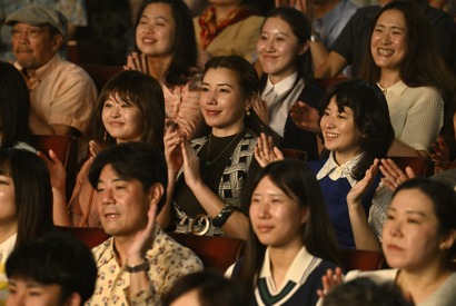 仲里依紗、松坂桃李の妻役に『SUKIYAKI 上を向いて歩こう』土屋太鳳も出演 画像