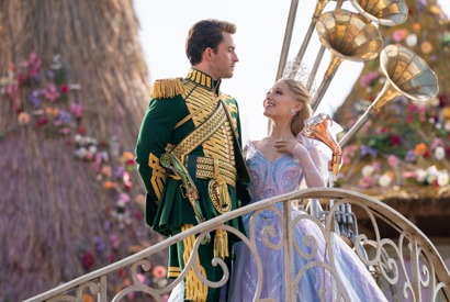 すれ違うグリンダとフィエロ…『ウィキッド 永遠の約束』清水美依紗＆海宝直人、吹替版本編シーン 画像