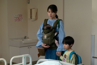 有村架純が初の母親役に 繊細かつ力強い表情捉える『マジカル・シークレット・ツアー』場面写真 画像