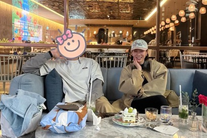 「芸術作品？」女優ソン・イェジン、愛息子が撮った“夫婦ツーショット”に感動【PHOTO】 画像