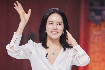 『太陽を抱く月』ハン・ガイン、『SNLコリア』で圧巻のウエディング姿＆約20年ぶりとなる制服姿を披露 画像