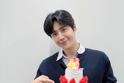 40歳になった俳優キム・ソンホ、日本での近況。誕生日ケーキを手に優しく“えくぼスマイル”【PHOTO】 画像