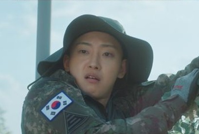 『伝説のキッチン・ソルジャー』炊事兵パク・ジフンと衝突する上等兵カン・ハギョン、尖った感情の起伏で作劇を盛り上げる 画像