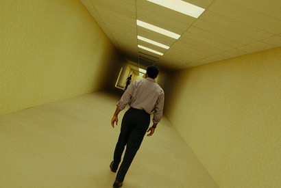 『スター・ウォーズ』を抜き全世界興収1位を記録！“史上最年少監督”×A24『Backrooms』日本公開決定 画像