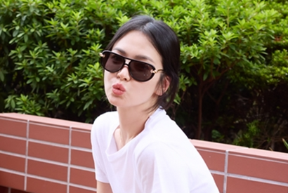 「白T×ジーンズ」でも圧倒的オーラ！女優ソン・ヘギョの何気ない日常写真に憧れる【写真】 画像
