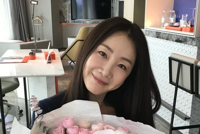 「冬ソナ時代から時が止まってる!?」チェ・ジウ、51歳で魅せた奇跡の“ジウ姫”ビジュアル【写真】 画像