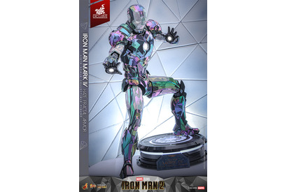 角度で色が変わる！玉虫色に輝くアイアンマンフィギュアが世界2500体限定で登場 画像