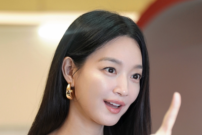 “リアル女神”女優シン・ミナの神々しい美貌に脱帽…「さらに美貌が覚醒中」【写真】 画像