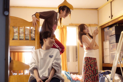 松本穂香＆小林聡美＆森田望智ら、“和”川口春奈を支えた家族や闘病仲間『ママがもうこの世界にいなくても　私の命の日記』場面写真入手 画像