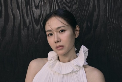 『スキャンダル』主演ソン・イェジン、夫婦揃って新作公開も「寝落ちしちゃう」近況を明かす【インタビュー】 画像
