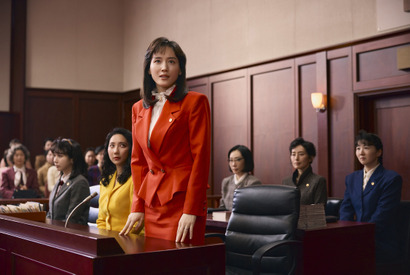 綾瀬はるか、『ファーストボイス』着想元の女性弁護士2人と意気投合「私たちへの大きなエール」 画像