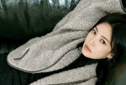 女優ソン・ヘギョ、歳月を感じさせない秋の美貌で魅了「唯一無二の優雅さ」にため息【写真】 画像
