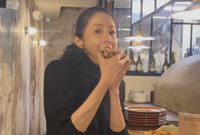 “健康不安説”をはねのけ、豪快なピザモッパン！女優コ・ヒョンジョンがお茶目な近況を届ける【写真】 画像