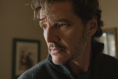ペドロ・パスカル「ニコラス・ケイジと崖から飛び降りる方がマシ」、『ベヒモス！』でのチェロ演奏習得の過酷さを告白 画像