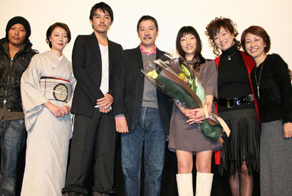 「家内工業なんですよ、この映画は」奥田瑛二、愛娘と『風の外側』初の舞台挨拶 画像