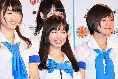 “1000年に1人のアイドル”橋本環奈によしもと芸人たちメロメロ！ 画像