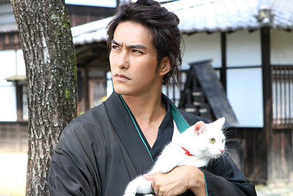 特別映像 北村一輝が猫に萌え萌え 猫侍 劇場マナーcm Cinemacafe Net