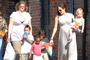 ルイ・ヴィトンの新しい顔、レザーフェイスとブランジェリーナの最新情報 画像