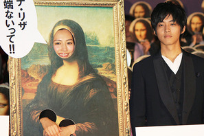 綾瀬はるか、“モナリザ”になっちゃった！『万能鑑定士Q』で爆笑＆拍手喝采 画像