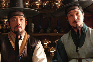 ファッション小噺vol.77　煌びやかなお召し物の下にあるものは？　『恋の罠』 画像