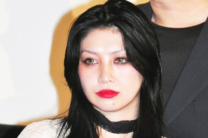 『呪怨』主題歌の鬼束ちひろ、続編では佐々木希と共演!? 画像