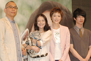 “妖精”小泉今日子の“お母さん”は猫？　『グーグーだって猫である』完成披露 画像