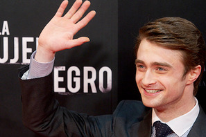 ダニエル・ラドクリフ、ファンの頭を剃り上げる!? 画像